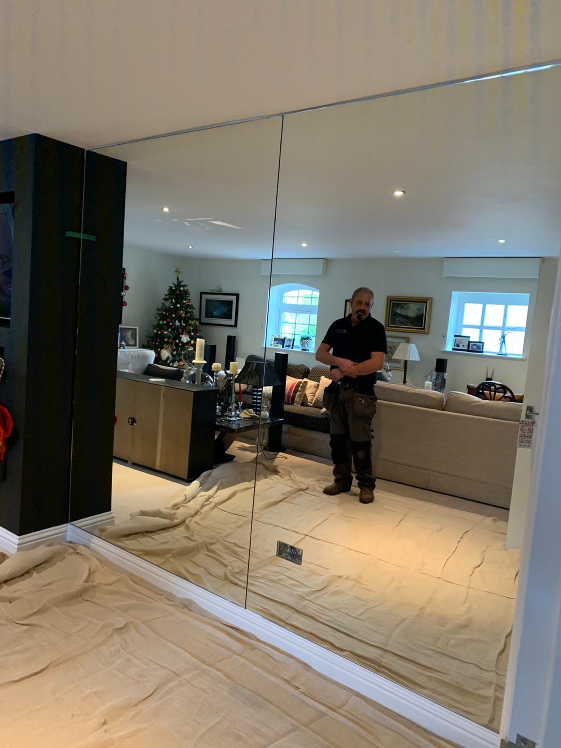Full-height interior mirror wall